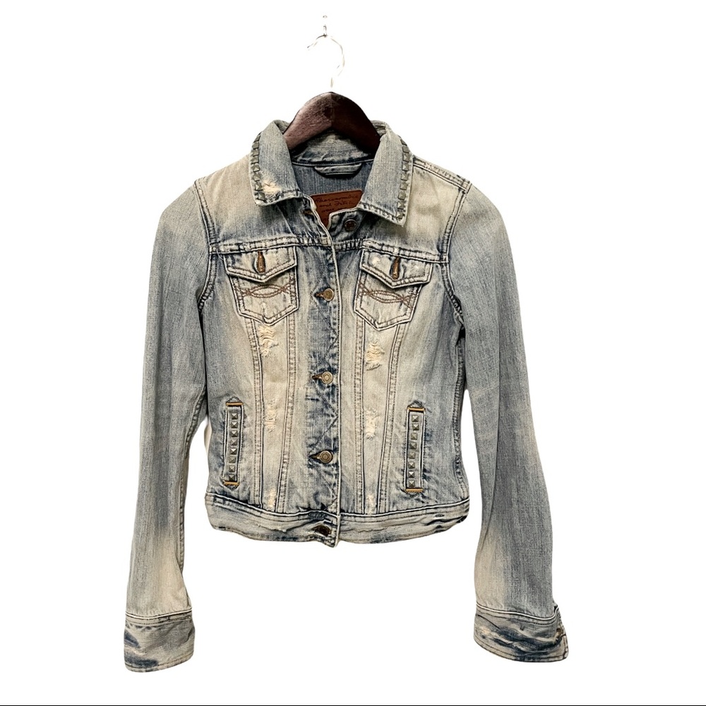 Abercrombie & Fitch Distressed Denim Jacket in Medium Wash size Women’s XS